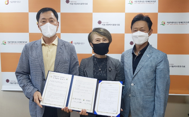 상호 업무협약서를 작성 후, 협약을 체결 기념사진 촬영